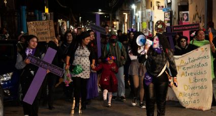 Mujeres marchan vestidas de catrinas para exigir justicia por los feminicidios en Chiapas