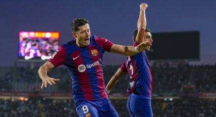 Lewandowski marca doblete y rescata a un Barcelona sin brillo que derrota con apuros al Alavés