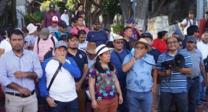El gobernador de Oaxaca rinde su primer informe entre reclamos y en otra sede por boicot de maestros del SNTE