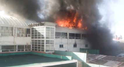 Incendio consume bodega de zapatos en el centro de la CDMX; evacúan a 500 personas