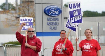 Trabajadores de Ford ratifican el acuerdo que frenó la huelga de UAW en EU