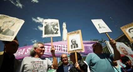Sindicatos y organizaciones sociales de Argentina protestan contra Javier Milei a dos semanas de que llegue al poder