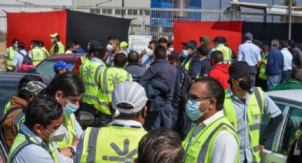 Trabajadores de Interjet protestan en las inmediaciones del AICM para exigir el pago pendiente de prestaciones y salarios