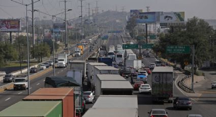 Evidencian transportistas en Jalisco robo de vehículos nuevos por un grupo armado en la autopista a Los Altos