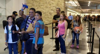 Un grupo de 105 migrantes cubanos es enviado por México en un vuelo de retorno a la isla