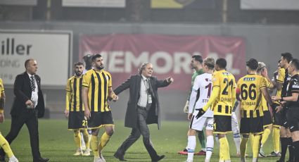 Obligan a jugadores del Istanbulspor a abandonar su partido en protesta contra el árbitro en el regreso de la Liga turca