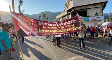Damnificados por "Otis" protestan por fallas en el censo y nulo apoyo durante la conferencia matutina de AMLO en Acapulco