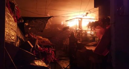 Incendio en un mercado de la capital de Tlaxcala deja locales dañados; no hay heridos