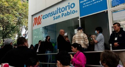 Arranca con largas filas la venta de vacunas de Pfizer contra la Covid-19 en farmacias de México