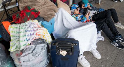 La Navidad no fue impedimento para que autoridades de Nueva York notificaran a los migrantes que deben dejar los albergues