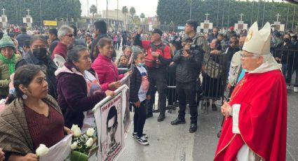 Familiares de los 43 normalistas marchan a la Basílica de Guadalupe para exigir justicia a más de nueve años del caso