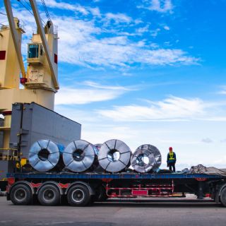 Juez falla contra Trump: empresas de EU tienen derecho a reembolsos por aranceles anulados