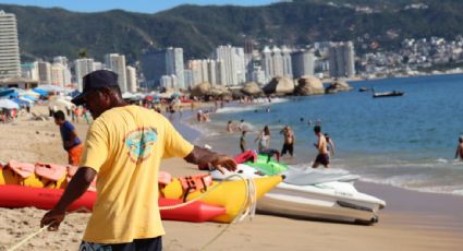 Las playas de Acapulco cuentan con poca afluencia de turistas en el último fin de semana del año
