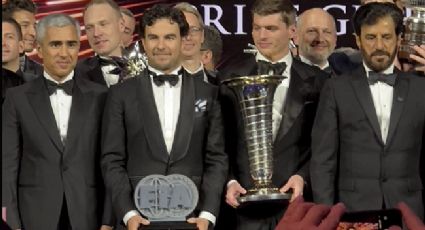 Checo Pérez recibe su trofeo como subcampeón del mundo de F1 y destaca el 1-2 de Red Bull: “Es el mejor resultado para el equipo en la historia”