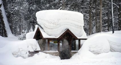 Alertan por inundaciones, deslaves y nevadas en California y Arizona debido a la tormenta invernal