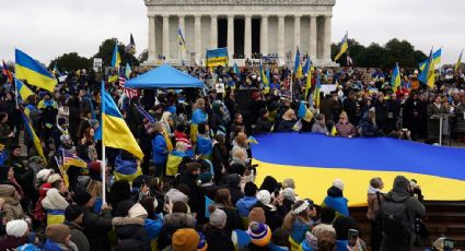 Protestan en la capital de EU para exigir más ayuda militar a Ucrania a un año de la invasión rusa