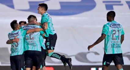 León ‘agarra pichón’ y golea a un débil Gallos Blancos en el arranque de la Jornada 6