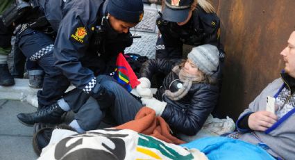 Desalojan a Greta Thunberg y a una decena de activistas que bloqueaban los accesos a ministerios noruegos