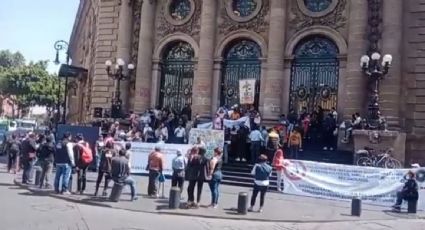 Organizaciones protestan frente al Congreso de la CDMX en rechazo a la reforma a la ley hídrica impulsada por Sheinbaum
