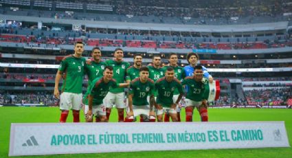 'Chabelo' recibe emotivo minuto de aplausos en el México-Jamaica en el Estadio Azteca