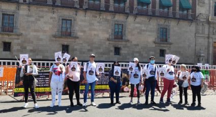 Marinos asignados al senador Narro Céspedes cumplen un año desaparecidos; familiares exigen justicia frente a Palacio Nacional