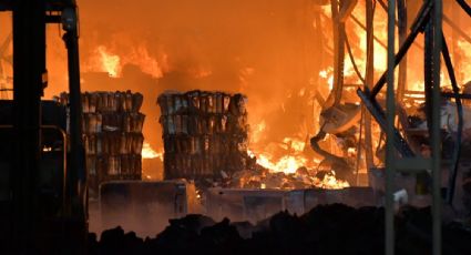 Se registra incendio en una fábrica en la alcaldía Azcapotzalco; bomberos acuden al lugar