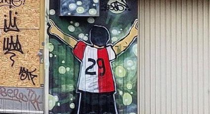 ¡Ídolo! Santiago Giménez aparece en un 'graffiti' en las calles de Rotterdam, que vibra con el mexicano del Feyenoord