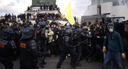 Protestan en París contra la reforma de pensiones de Macron previo al fallo sobre su constitucionalidad