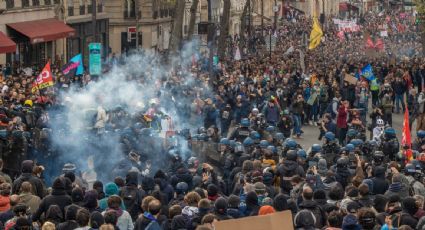 Promulgan reforma a las pensiones en Francia y trabajadores responden con protestas; hay 112 detenidos