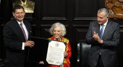 Elena Poniatowska recibe la Medalla Belisario Domínguez