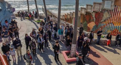 Realizan viacrucis en playas de Tijuana en protesta contra las medidas migratorias de EU