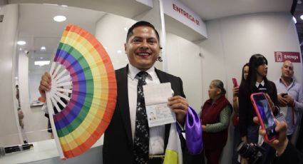 México emite el primer pasaporte para una persona con género no binario