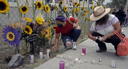 Colectivas colocan girasoles en el lugar donde hace un año asesinaron a la activista Cecilia Monzón