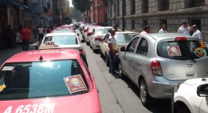 Taxistas que exigieron en el Zócalo un aumento en la tarifa tienen "una intención política", afirma gobierno de Sheinbaum