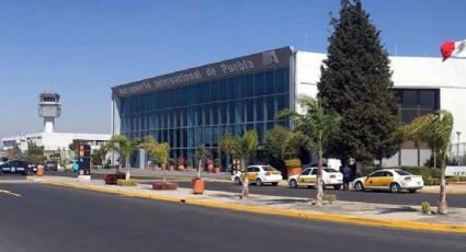 Suspenden operaciones en aeropuerto de Puebla por la caída de ceniza del volcán Popocatépetl