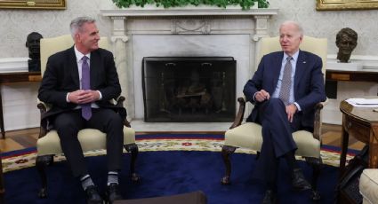 Biden y McCarthy logran un acuerdo preliminar para aumentar el techo de deuda: fuentes