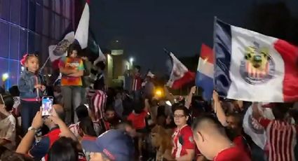 Chivas recibe serenata de sus aficionados como impulso para ganar el título ante Tigres