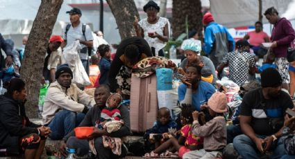 Migrantes haitianos que mantienen campamento en la colonia Juárez marchan para exigir un trato digno