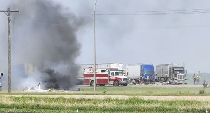 Choque entre camión y autobús en Canadá deja 15 muertos y 10 heridos
