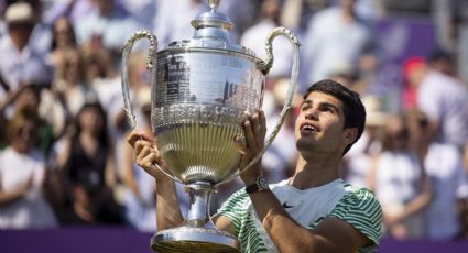 Carlos Alcaraz gana el título en Queen’s, le quita a Djokovic el número 1 del mundo y está listo para Wimbledon