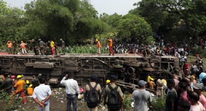 Suman 288 muertos y más de mil heridos por choque de trenes en la India
