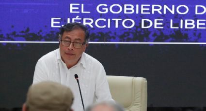 Gobierno de Colombia y el Ejército de Liberación Nacional firman cese al fuego bilateral por seis meses