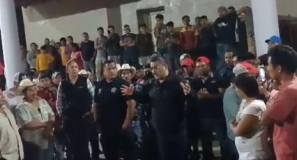 Pobladores retienen y amarran a un alcalde en Hidalgo para exigir justicia por el feminicidio de una niña de 12 años
