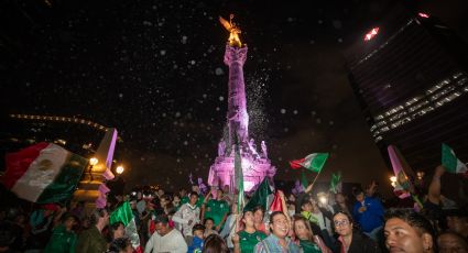 Afición mexicana toma el Ángel de la Independencia para festejar la Copa Oro ganada por el Tri