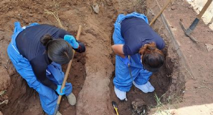 Colectivo de madres rastreadoras halla ocho cuerpos enterrados en el patio de una casa en Sonora