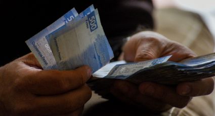 El peso se deprecia 2.73% frente al dólar y rompe la barrera de las 18 unidades tras reavivarse temores por reformas constitucionales