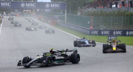 Checo Pérez acusa a Hamilton de provocar su abandono en la sprint de Bélgica: "Estuvo sobre mi coche, arruinó nuestra carrera"