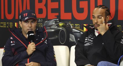 Lewis Hamilton da su versión sobre el percance con Checo Pérez: "Él iba lento y me fui por el interior, estaba a medio coche"