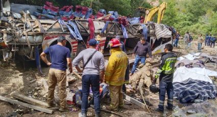 Van 29 fallecidos por la volcadura de un autobús en Oaxaca