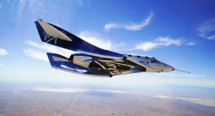 El primer vuelo espacial con turistas de Virgin Galactic aterriza con éxito en Nuevo México